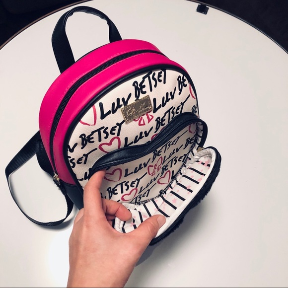 Betsey Johnson LBANNIE Backpack - Picture 2 of 6